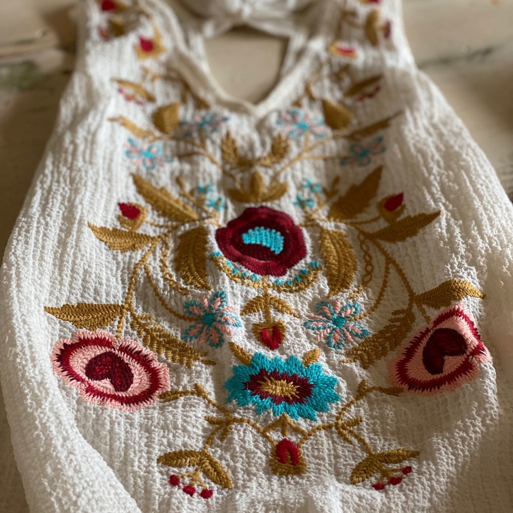 Sleeveless flowy top